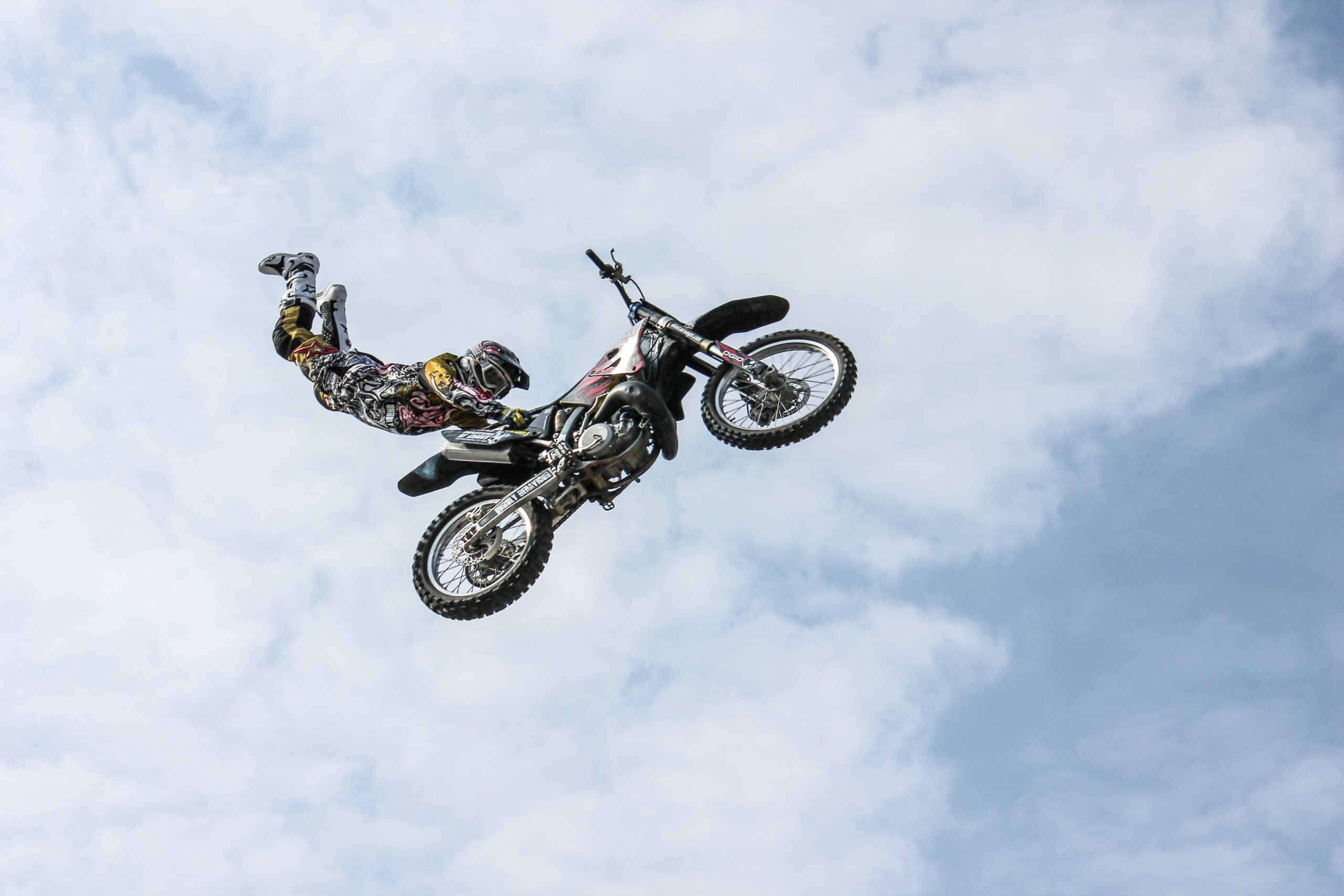 Motocross: Jak osiągnąć sukces i zdobyć tytuł mistrza?
