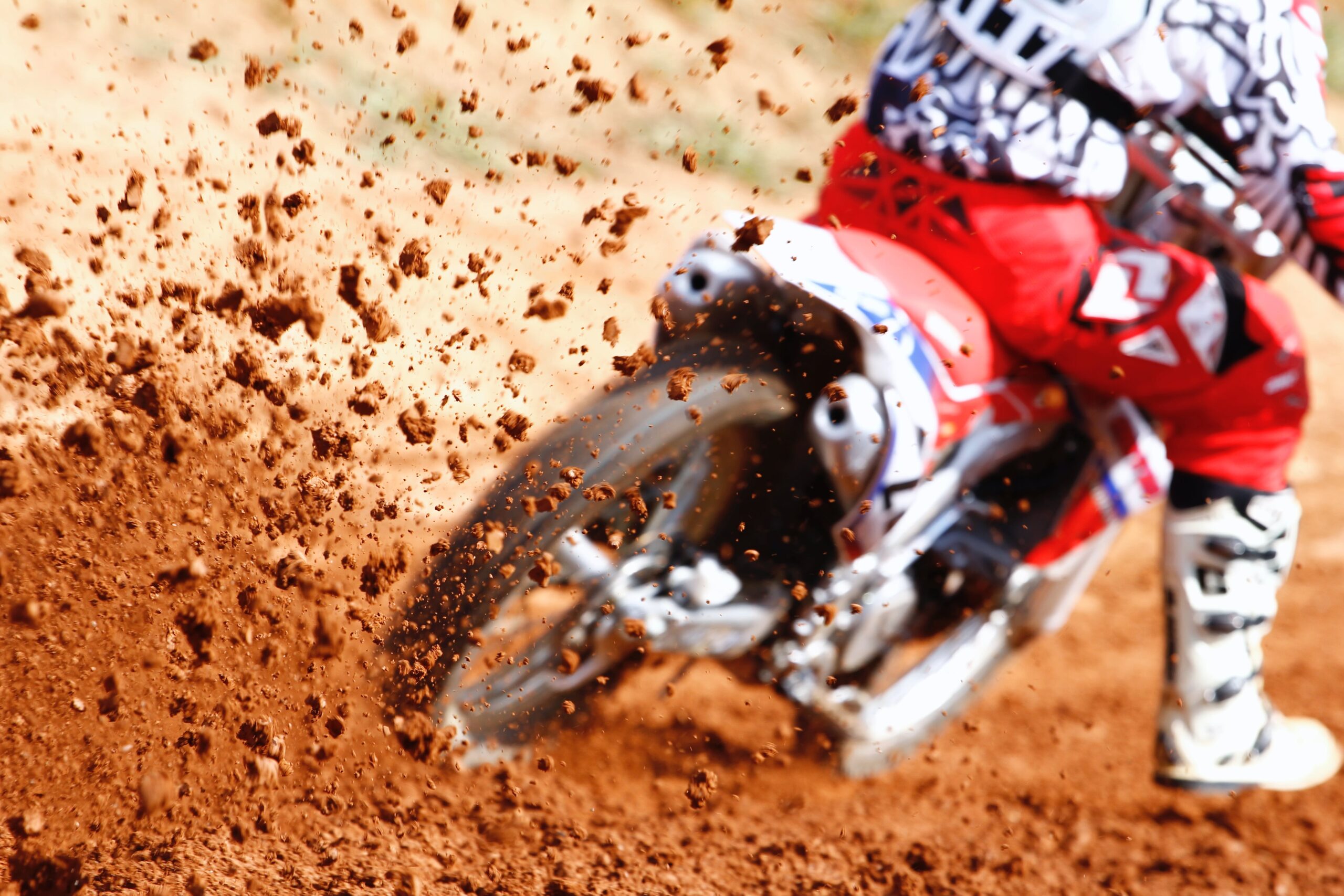 Motocross: Jak zdobyć przewagę nad konkurencją i dominować na torze?